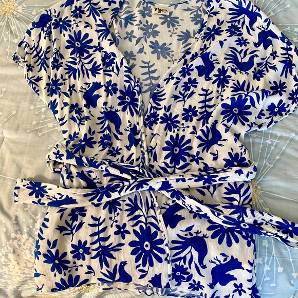 MuMu Blue Floral Robe/Coverup - Picture 2 of 3